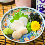 Maruyasu Suisan - 帆立のお刺身。大粒の帆立！焼きで食べるのも良いがやっぱり「刺身」が１番。