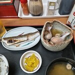 Kitokito Shokudou - カマス塩焼きと貝の煮付け