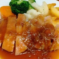 ビフトロ バイ ラ コクシネル - 三元豚ロースのロースト こがし玉葱ソース