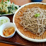 Soba Dokoro Benten - 手打ちそば　900円　天ぷら　300円