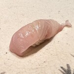 鮨　かねさか - なかなか手に入らない天然カンパチ