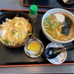 Fujiyoshi - 親子丼¥630 かけうどん¥420