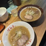 Sumire - 手前が半ラーメン