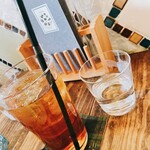 カフェ エピス - アイスティーは思ってたよりも たっぷり目でゴクゴク飲める