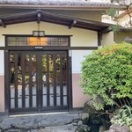 あつた蓬莱軒 本店 - 玄関