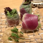 餃子といえば芭莉龍 - ネギトロとアボカドの生春巻き