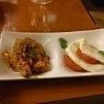 チンチンバー イタリアーノ - ハチノコのトマトにモッツアレラ