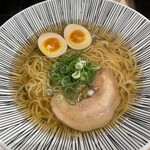 Hararyoukaku - “あっさり中華”。ホンマ、アッサリと。うどん出汁をラーメン用にモデファイしたスープではないでしょうか。上代1,100円也。