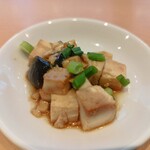 中国料理ドラゴン - ランチセットの小菜。ピータン豆腐出してくるなんて絶対にお酒を飲ませる罠だっ！(ToT)笑