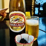 利久庵 - 20240502キリンラガー大瓶957円・お通し（海苔の佃煮）55円