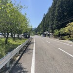 手打そば かみやま - だいぶ山奥へ