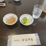 手打そば かみやま - お冷と共に