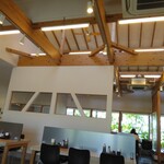 親孝行うどん - 広々清潔な店内。家族連れやおひとり様　賑わってました。