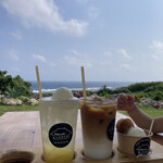 島cafeとぅんからや - シークワーサーソーダフロートとカフェラテ