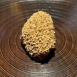 茶禅華 - 手羽飴がけ揚げ　胡麻和え　これがこの日の衝撃メニュー　皮はカリッと身はしっとり　たっぷりの胡麻との相性がいいです