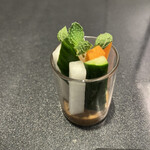 Japanizu coba nudoru tsuta - 野菜スティック３００円。特製ソースが良き味わいです。