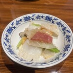 横浜中華街 重慶飯店 - 海老とイカの梅風味炒め