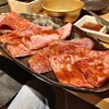 Yakiniku Ryouriyawan Ko - 「わんこ五種盛りタレ（税抜￥2,980）」リブロース、サーロイン、ランプ、イチボ、肩三角だったと思います。間違っていたらごめんなさい…