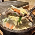 焼肉料理屋わんこ - 「コムタンスープ」の具材のアップ…