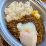 Shiawase Chuukasoba Shokudou Nikori - 飯田のカレー(ハーフ) 680円
      温玉トッピン　150円
      クミンなどスパイスが効いたカレー。
      本格的だけれど食べやすく凄く美味しい！
      おすすめ。