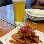 Shiawase Chuukasoba Shokudou Nikori - 生ビール　580円 
                キンキンに冷えてます。泡が凄くクリーミーで美味い！
                辛いメンマ皿　450円　ビールのお供にも最高。