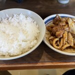 Kamehachi Shokudou - 絶品の味噌ダレはご飯にとても良く合います。ご飯小160円では足りずにご飯中190円を追加注文。