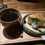 カフェ百時 - 料理写真:コーヒーとカマンベールチーズケーキ