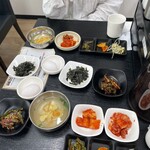 食道 山田商店 - メイン来る前にテーブルいっぱい