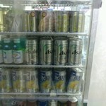 弥生軒 - お隣の売店で売ってるお酒類
      