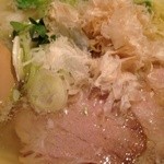らーめん鱗 茨木店 - 味玉塩ラーメン