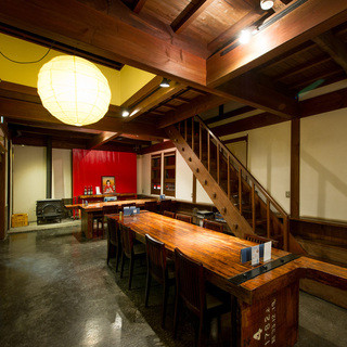 An elegant sake brewery provides a blissful moment to enjoy delicious sake and gourmet food.