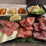 Kizuna - お肉3種、おかず3種、サラダ