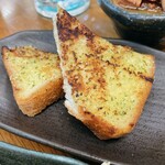 Tsurumigawabashi Motsunikuten - ガーリックパン