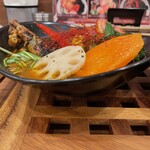 札幌スープカレー絲 - やわらか煮込チキンレッグ＋オクラ＋厚切りベーコン