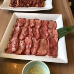 焼肉なべしま 福岡空港店 - 上タン塩とカルビ盛（なべしまカルビ）