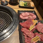 A5山形牛一頭買い焼肉くろべこ - 