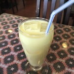 インド料理 パリワル - パイナップル味の特別感があるラッシー