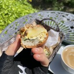 ゾンネ・ウント・グリュック - たまごサラダのタルティーヌ(断面) 300円