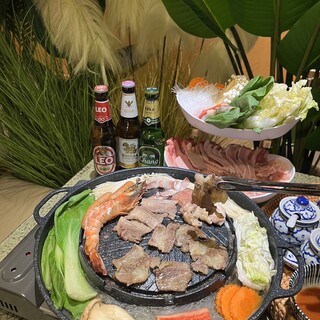 《Thai-style shabu shabu Yakiniku (Grilled meat) ・Moogata》Delicious meat and vegetables♪