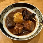 Densuke - 味噌おでん(豚角煮、牛肉串、玉子、こんにゃく)