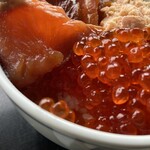 ウトロ漁協婦人部食堂 - 三種丼