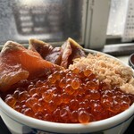 ウトロ漁協婦人部食堂 - 三種丼