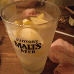 ビストロ酒場 服部 - ガッツリレモンが入ったレモンサワー