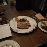 ビストロ酒場 服部 - ポルケッタ(イタリア風ローストポーク