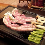 韓国料理とよもぎ蒸しの店 スック - サムギョプサル焼き始め