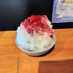 名前はもうない間借り氷 - いちごミルクかき氷