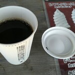 赤い屋根のソフトクリーム屋 - ホットコーヒー