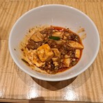 スーツァン・レストラン陳 - 小さな器に入れた、四川飯店伝統の麻婆豆腐です。