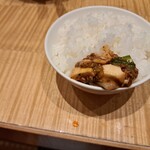 スーツァン・レストラン陳 - 四川飯店伝統の麻婆豆腐を、白いご飯の上にかけたものその1です。