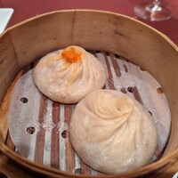 ジョーズ シャンハイ ニューヨーク 銀座店 - JOE’S特製蟹肉入り小龍包＆豚肉小龍包